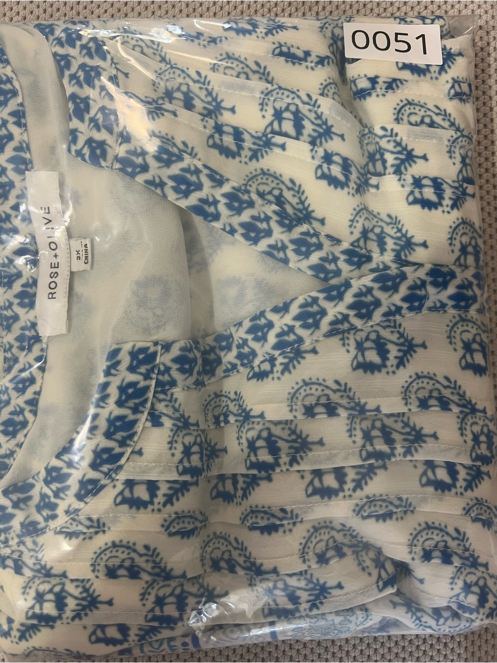 Rose & Olive Blue and Cream Printed V-Neck Shift Dress size 2X - Picture 5 of 5